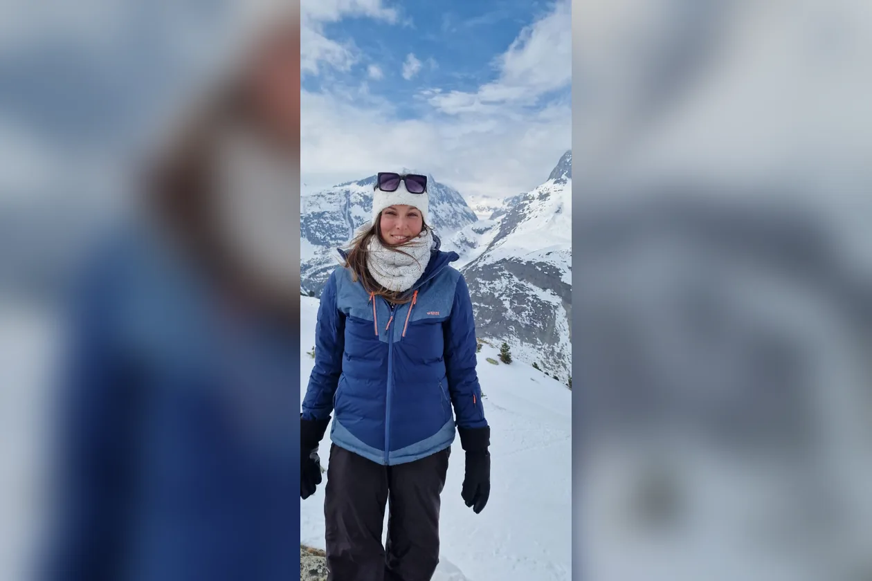 Noemi Szanto - takeoff marshal at FLYwithMIKI paragliding school